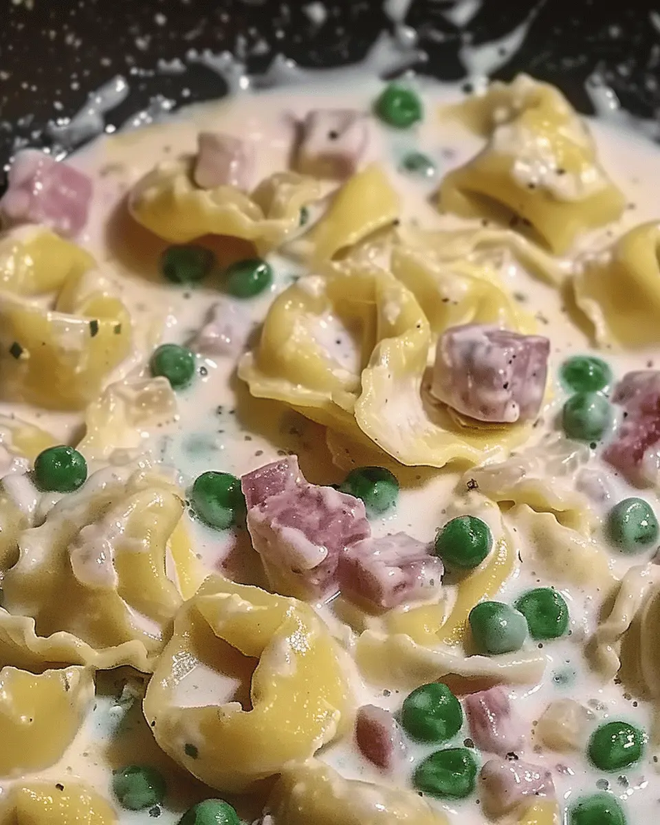 Tortellini Carbonara: Indulgent Twist with Turkey Bacon and Chicken Ham