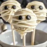 Easy Halloween food ideas : Mummy Cake Pops