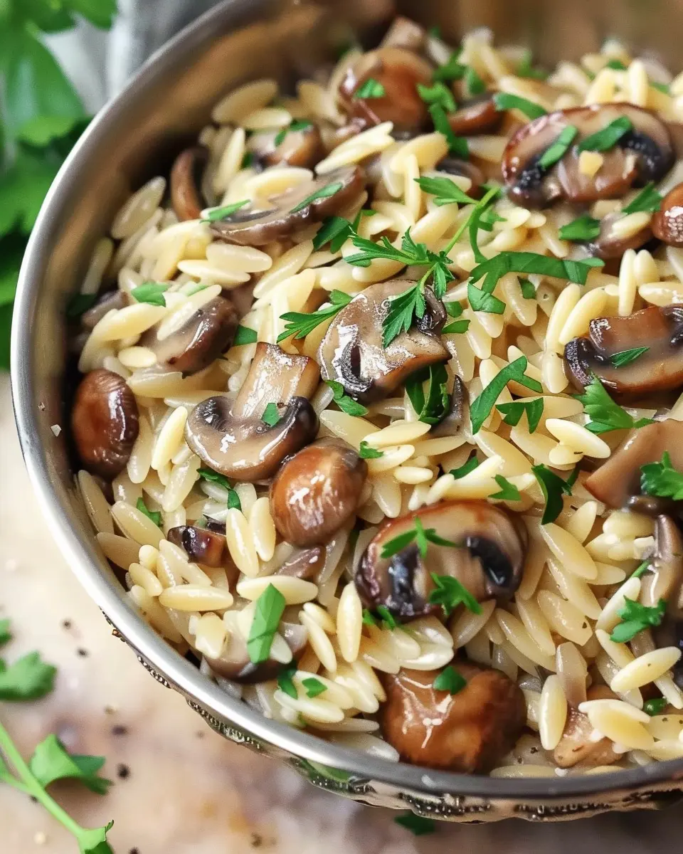 Tasty Orzo with Mushrooms and Turkey Bacon: A Comforting Vegan Delight